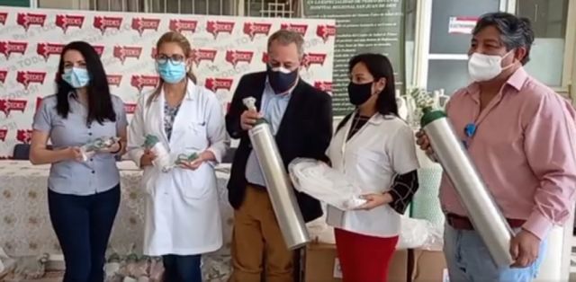Donan cilindros de oxígeno e insumos médicos a los hospitales de Tarija y Bermejo