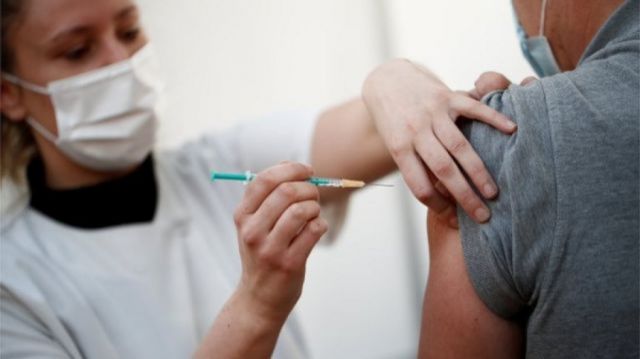 Médico intensivista de Tarija pide una tercera dosis de refuerzo contra el Covid
