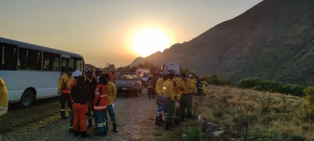 Difícil acceso impide sofocar el incendio en San Pedro de Sola de Tarija