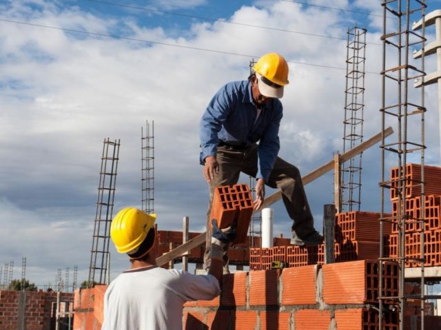 INE: Producción y venta de cemento inciden en el crecimiento de la construcción en 32,8% a julio de este año