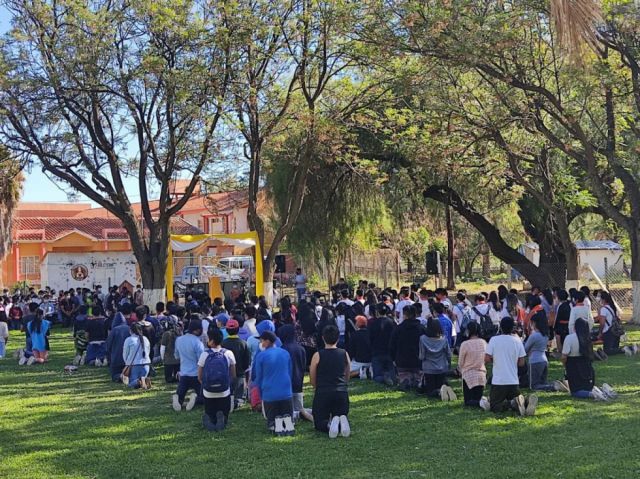Más de 300 jóvenes participaron.
