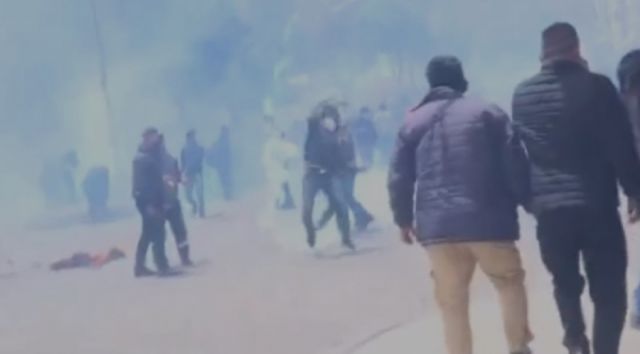 En medio de gasificaciones, cocaleros toman la sede de Adepcoca y hacen retroceder a la Policía