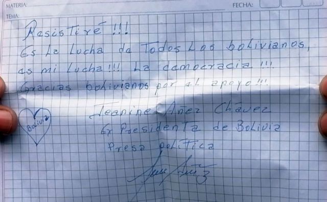 ‘Resistiré’ y ‘Gracias bolivianos por el apoyo’: La nota de Jeanine Áñez desde la cárcel