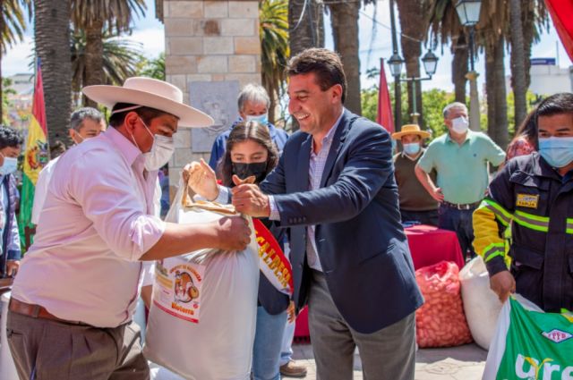 Alcaldía de Tarija entrega semilla y abono para 3.000 familias 