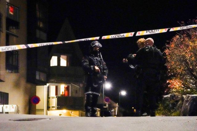 Hombre armado con arco y flecha mata a cinco personas en ataques en Noruega, dice la policía