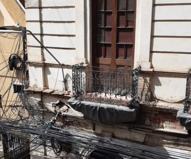 Precintan inmueble en Tarija por riesgo de colapso de la parte superior