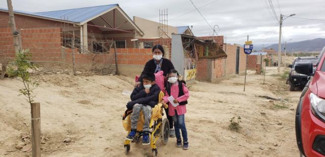 Arce entrega 100 viviendas sociales a personas con discapacidad de Tarija