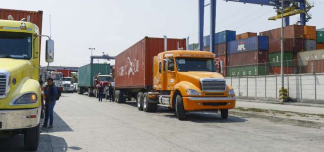Ecuador: solicitan congelar precio de combustibles