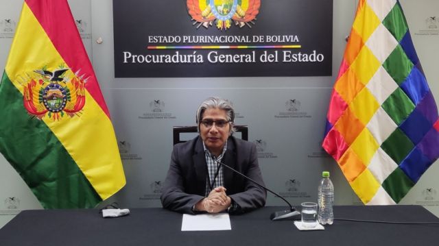 La oposición pide la destitución del procurador