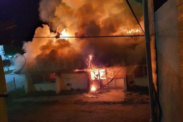 Otro ataque Mapuche en Río Negro: un incendio destruyó un club andino en El Bolsón-Chile