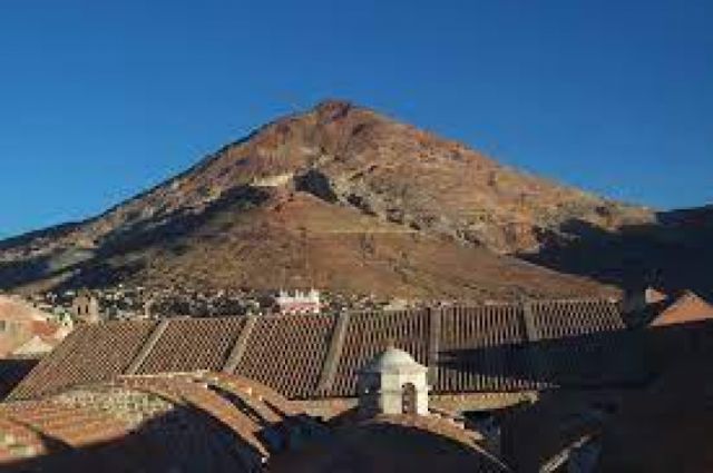 Avanzan acciones para preservar el Cerro Rico de Potosí