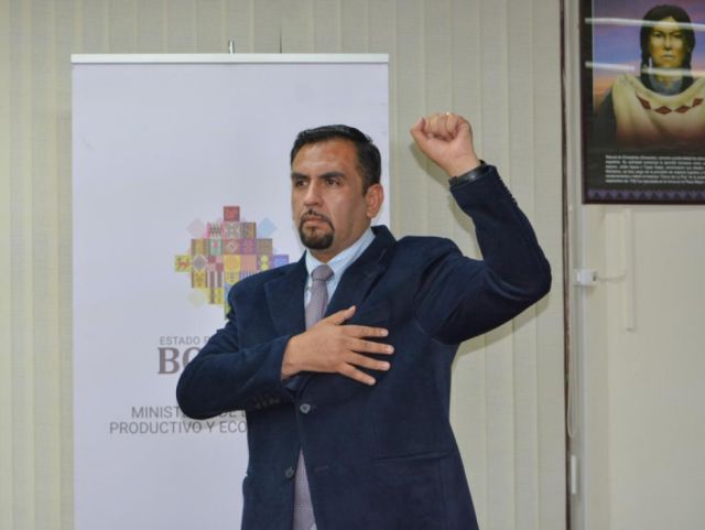 Álvaro Sepúlveda asume como director del Servicio Plurinacional de Registro de Comercio