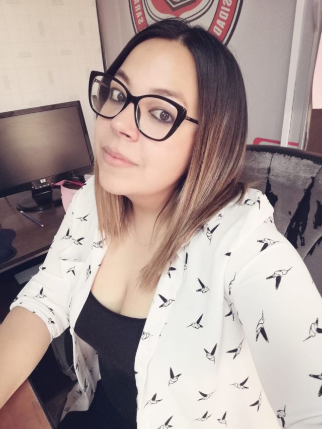 Andrea Hinojosa y su arte plasmado en macetas