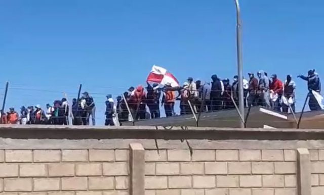 Reclusos de Cantumarca protestan