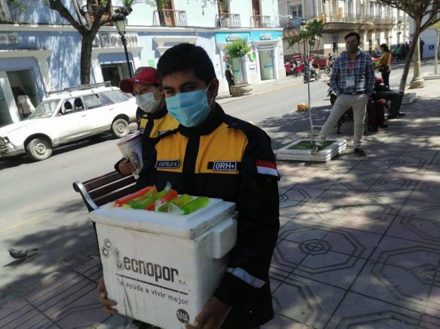 Venden gelatinas y choripanes para evitar sobrepoblación de perros en el penal de Tarija