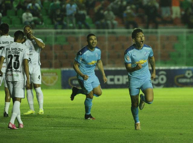 Bolívar tiene a varios jugadores con cuatro amarillas 
