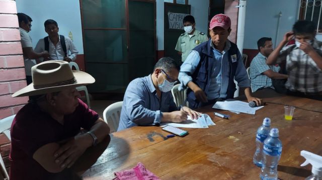 Gobernador se  campesinos en el Congreso Agropecuario de O'Connor