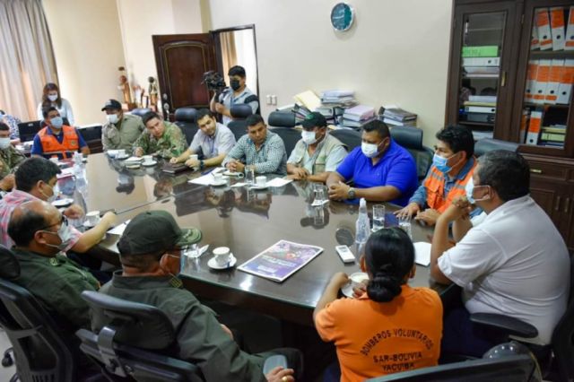 COEM y Viceministro de Defensa atienden emergencia por incendios en Yacuiba