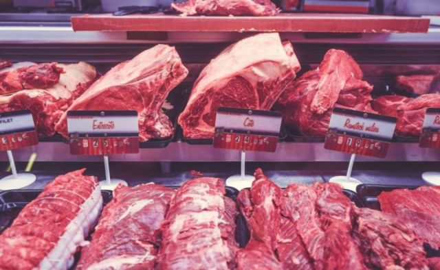 Gobierno y carniceros firman acuerdo para no subir el precio de la carne de res