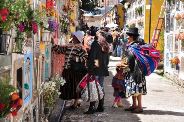 Ministerio de Trabajo recuerda que el lunes hay tolerancia desde el mediodía y martes es feriado por Todos Santos