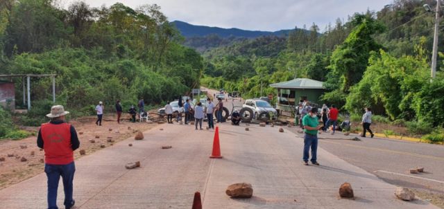 Ruta bloqueada en el Chaco restringe el paso a Tarija y Santa Cruz, salud exige el pago de salarios
