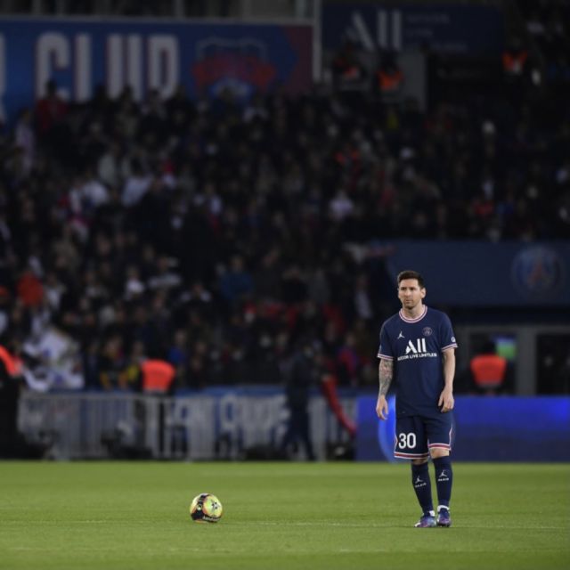 Lionel Messi salió reemplazado y encendió las alarmas en Francia