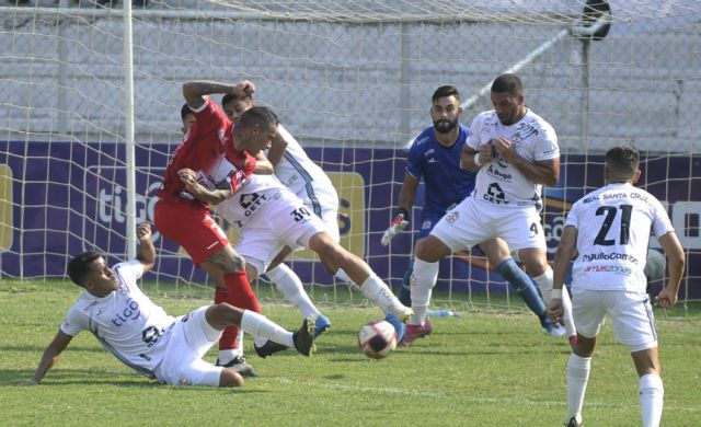 Real Santa Cruz derrota sin  inconvenientes a Tomayapo