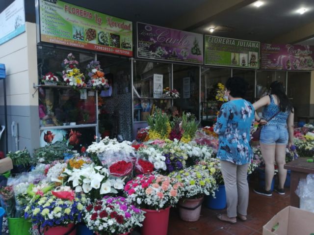 Todos Santos, incrementa el precio de las flores en Tarija