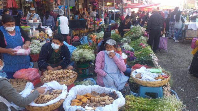 Flores y masitas coparon los mercados