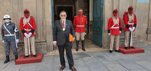 Aguilera recibe la Gran Medalla “Símbolos Patrios”