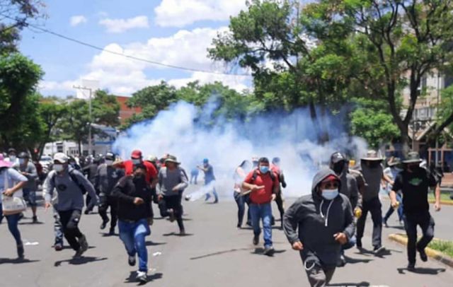 Jornada de enfrentamientos en el segundo día de paro indefinido