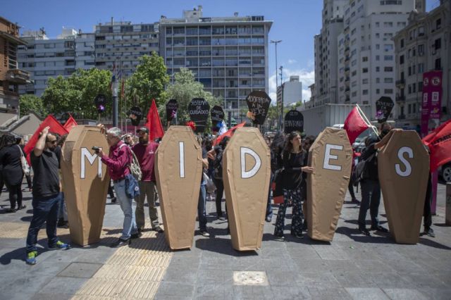 Protestan en Uruguay pérdidas de políticas sociales