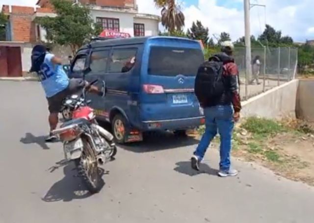 Más de 10 movilidades fueron dañadas en Tarija, transportistas piden que "alguien se haga responsable"
