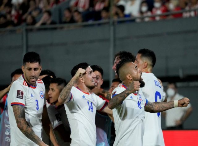 Chile le ganó a Paraguay en el debut de Barros Schelotto 