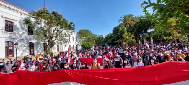Cívicos convocan al "banderazo" en el quinto día de paro en Tarija