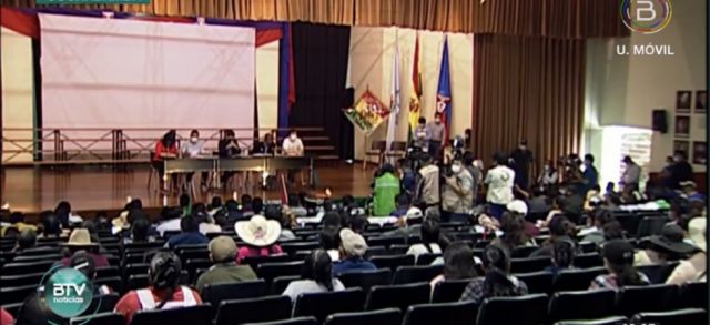 Gobierno y un sector gremial instalan diálogo en Cochabamba para tratar la Ley 1386