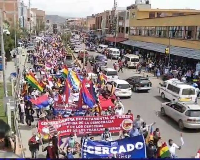 Masiva marcha del MAS recorre las calles de Tarija pidiendo “paz y respeto a la democracia”
