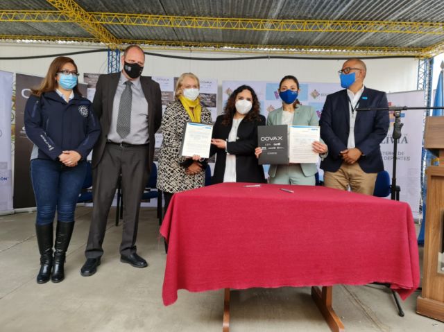 Bolivia recibe 90.090 vacunas Pfizer, serán destinadas a menores de 12 a 17 años