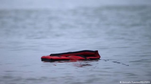 Al menos 31 muertos al volcar bote con migrantes frente a Calais