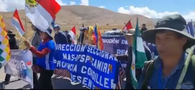 Al ritmo de la Caraqueña, el MAS Tarija acompaña la marcha hacia La Paz (Video)
