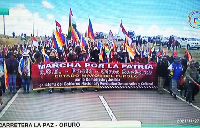 Arce se suma a la Marcha por la Patria que se dirige a Calamarca