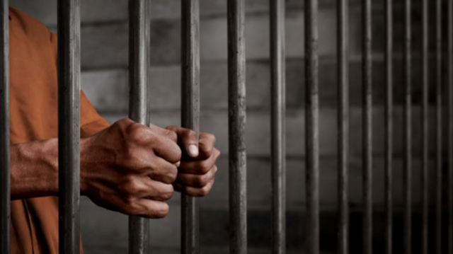 Dan 20 años de cárcel por violar a  su sobrina 