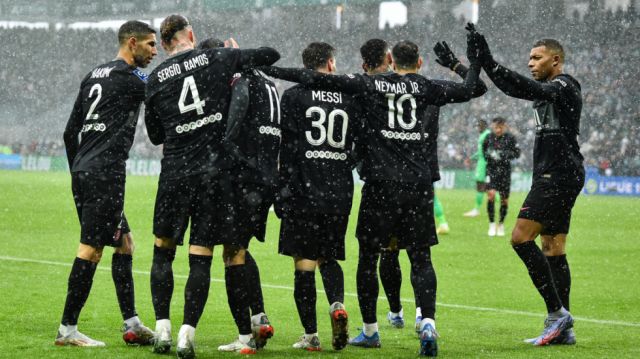 El PSG le ganó al Saint Etienne  y estira su ventaja en la cima