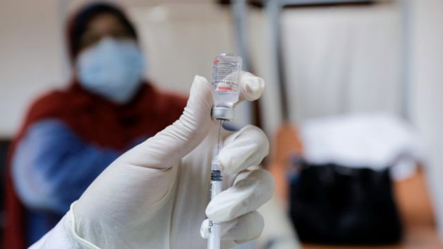 El presidente de China promete a África 1.000 millones de dosis de la vacuna contra el coronavirus