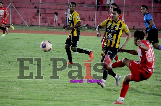 Librado del descenso, Real  Tomayapo recibe al Tigre