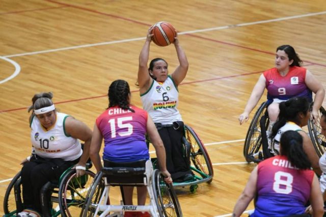 Selección boliviana de baloncesto sobre silla de ruedas vence a Chile 39 a 27