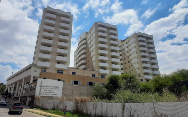 Las tres torres en Avenida La Paz y Circunvalación