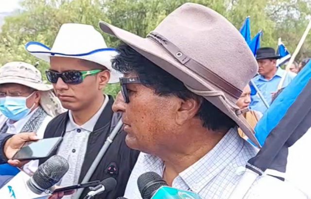 Evo dice que consultan a sus bases sobre marchas a Sucre y Santa Cruz
