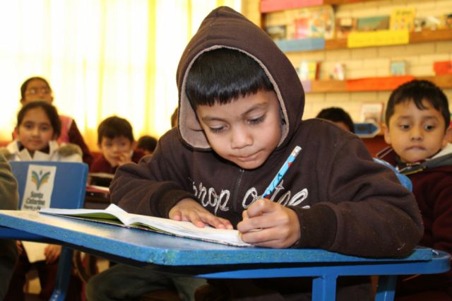 Niños diestros o zurdos: ¿de qué depende?