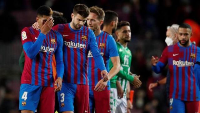 Juanmi del Betis aleja aún más al Barcelona de la Liga española